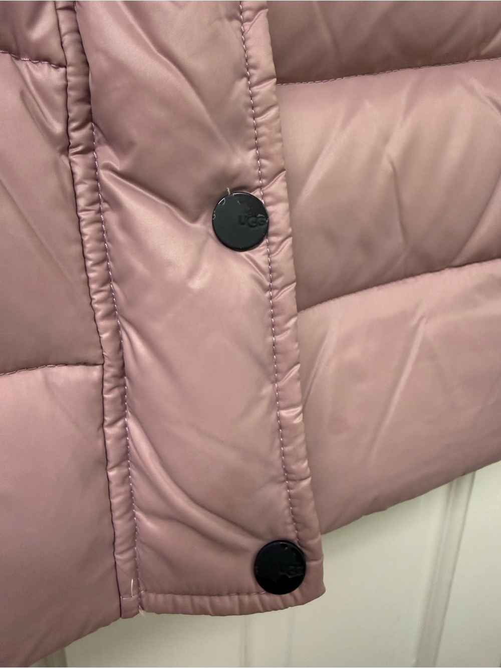 UGG Pink Quilted Puffer Vest Black Sherpa Collar Size Medium - Picture 4 of 11